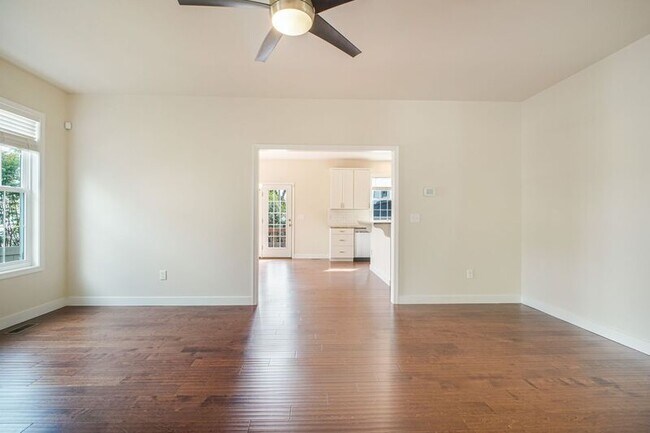 Building Photo - 803 Sunken Rd