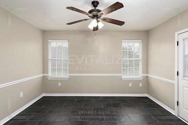 Building Photo - Gorgeous 3 Bed 2 Bath Brick Cottage on Corner Lot