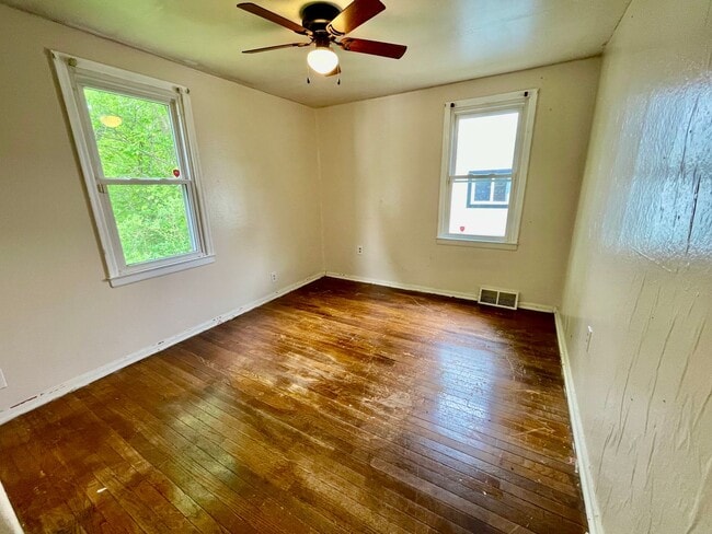 Building Photo - 2 bed 1 Bath- Aliquippa PA