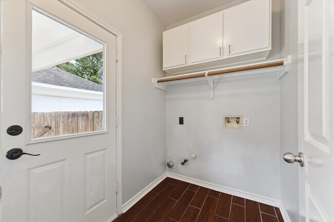 Building Photo - 3319 Harbrook Dr