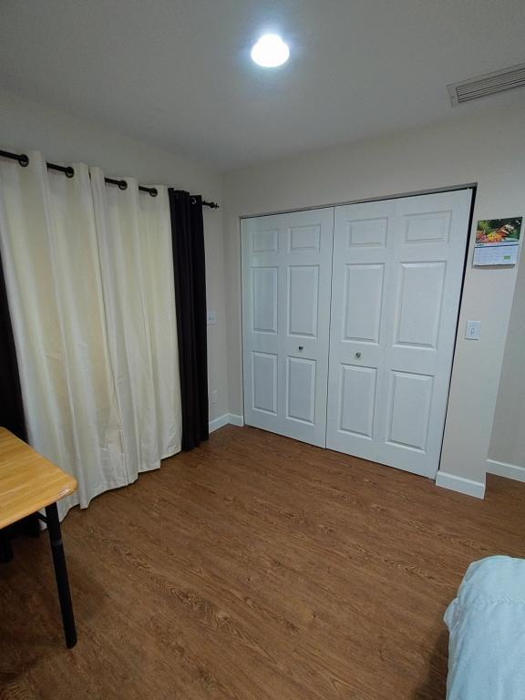 Building Photo - 4 Blaine Ct