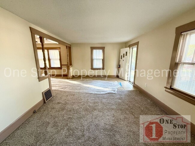 Building Photo - 3-Bedroom, 1.75-Bathroom home in Independence