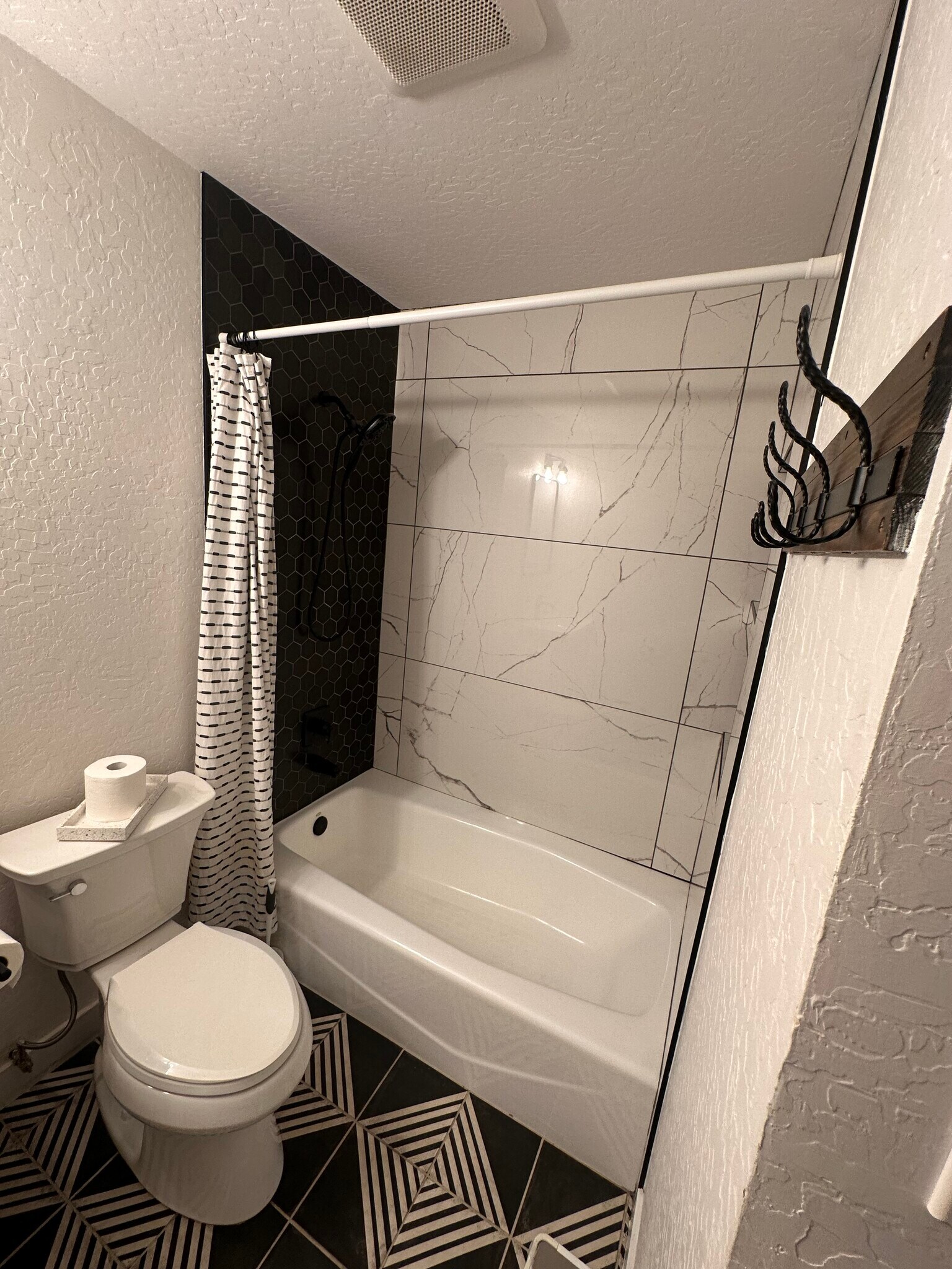 Building Photo - 8143 E Whitton Ave