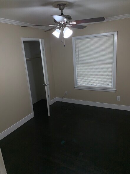 Building Photo - 706 E Polk Ave