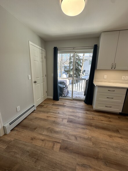 Building Photo - 1055 E Klatt Rd