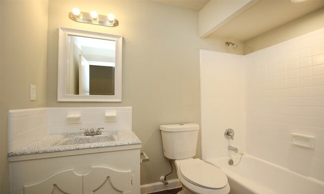 Building Photo - 9205 Vicksburg Ave