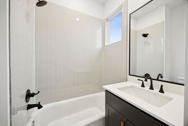 Building Photo - 2125 Hoskins Dr