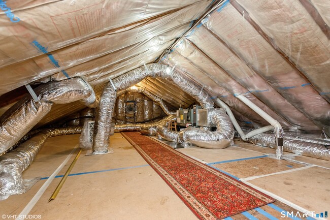 Building Photo - 680 Queen St