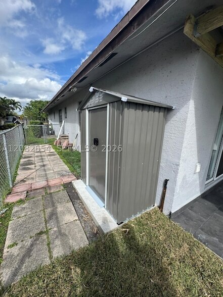 Building Photo - 2520 SW 55th St
