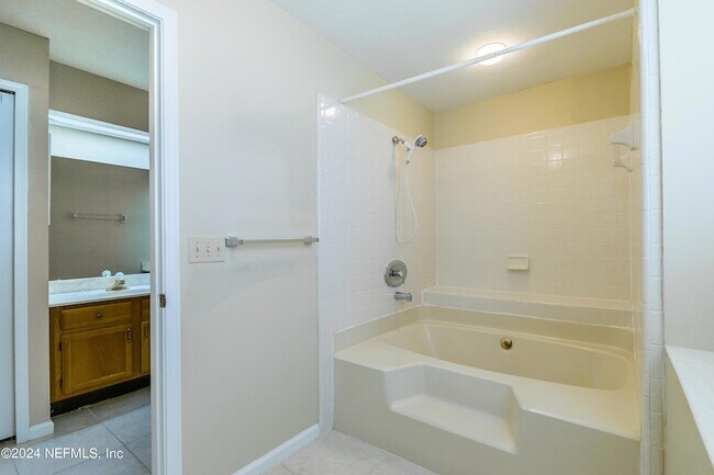 Building Photo - 8642 Hammond Forest Dr