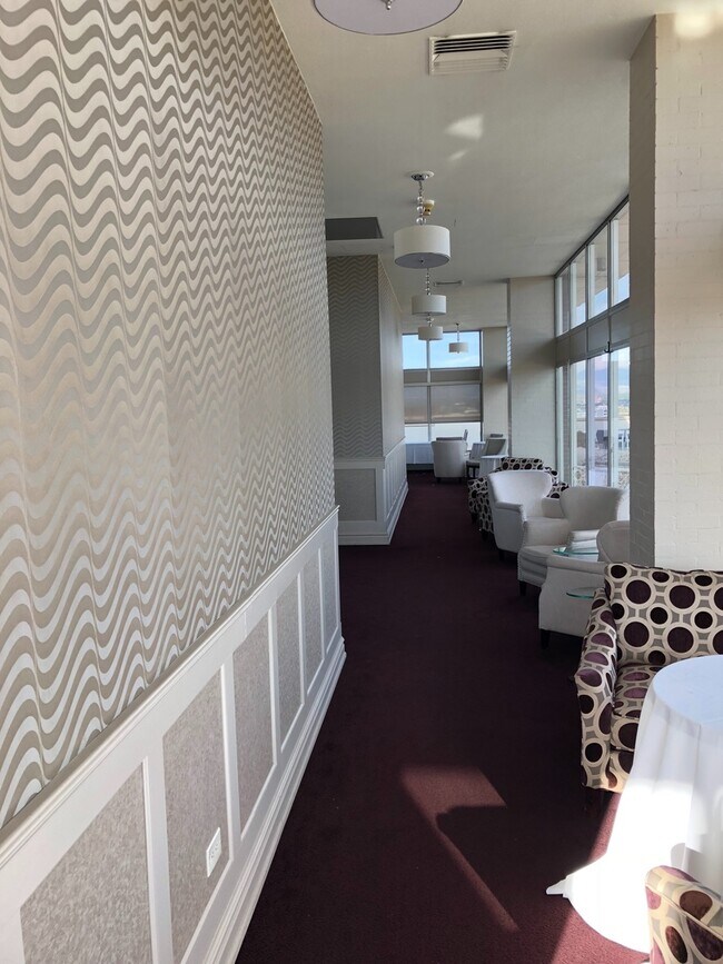 Building Photo - Penn Square