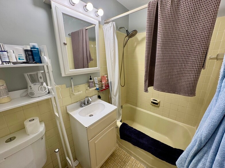 Building Photo - 23 Bay State Rd