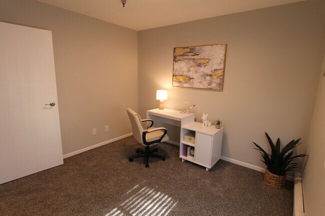 Building Photo - Welcome Home to Lincoln Woods: Modern Livi...