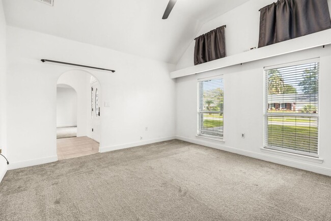 Building Photo - 83 Lake Lorraine Cir