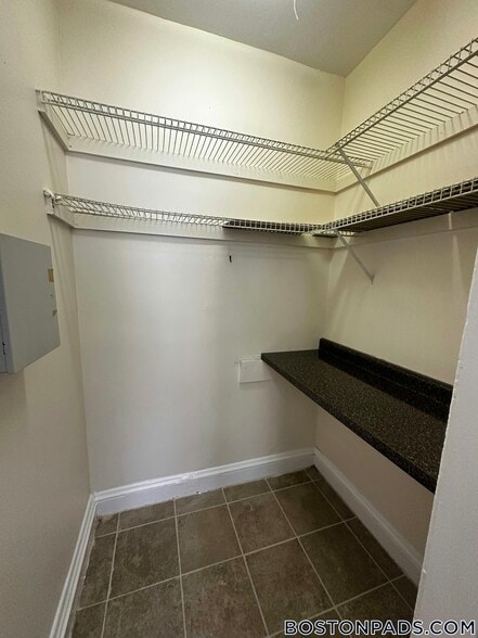 Building Photo - 5 Barrows St