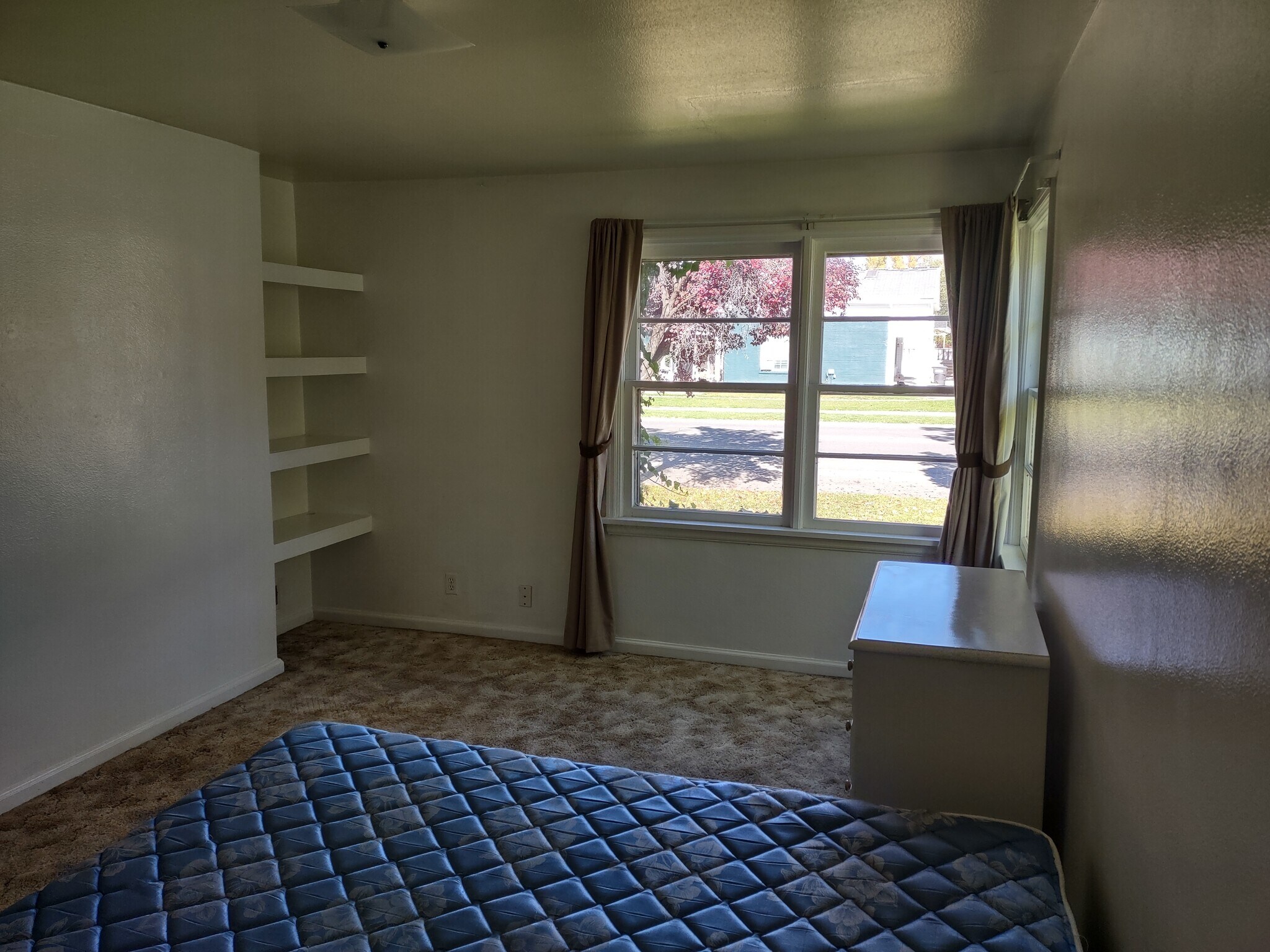 Building Photo - 815 W 300 S