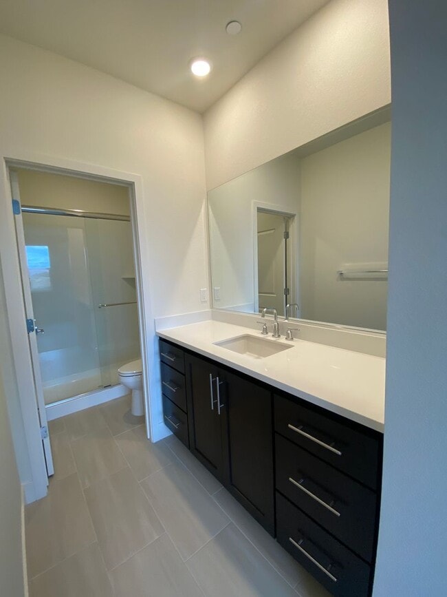 Building Photo - Boulevards End Unit Townhouse, 3 Bed / 2.5 Bath, Amenities, Close to 580 - This is a 3-6 month sh...