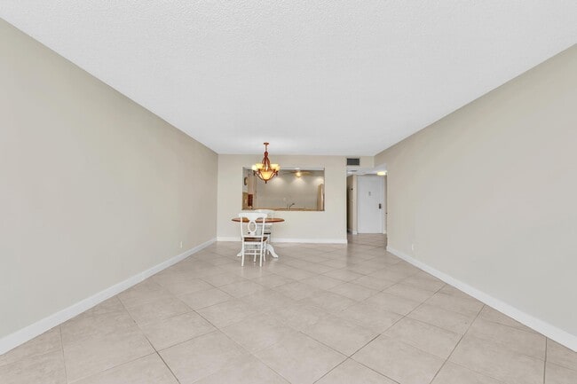 Building Photo - 1150 Hillsboro Mile