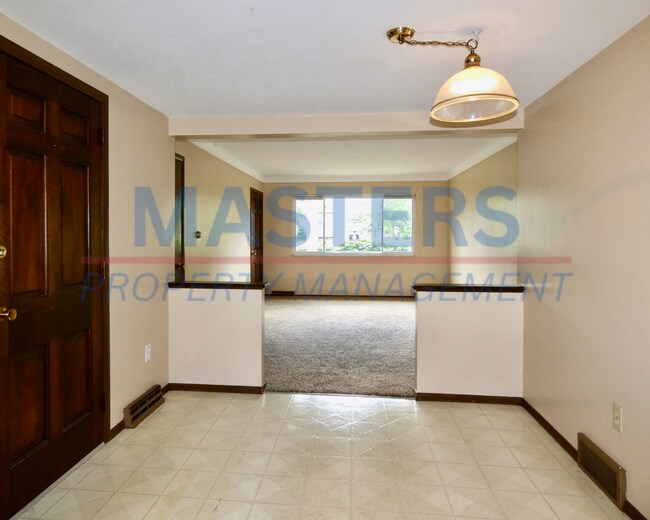 Building Photo - 135 Edgewood Dr