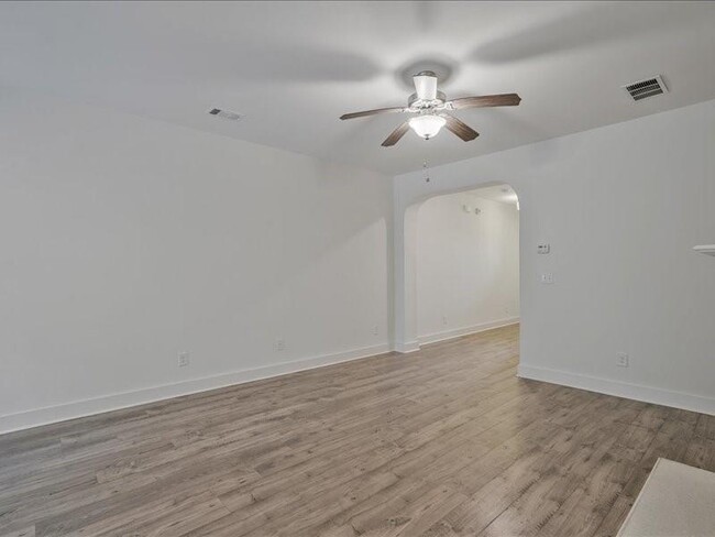 Building Photo - 1809 Edgehill Dr