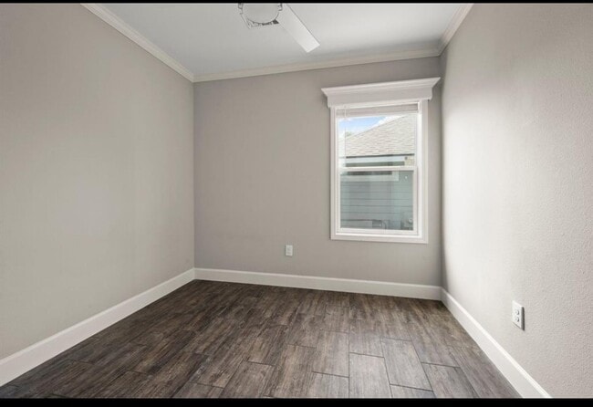 Building Photo - 303 North Loop