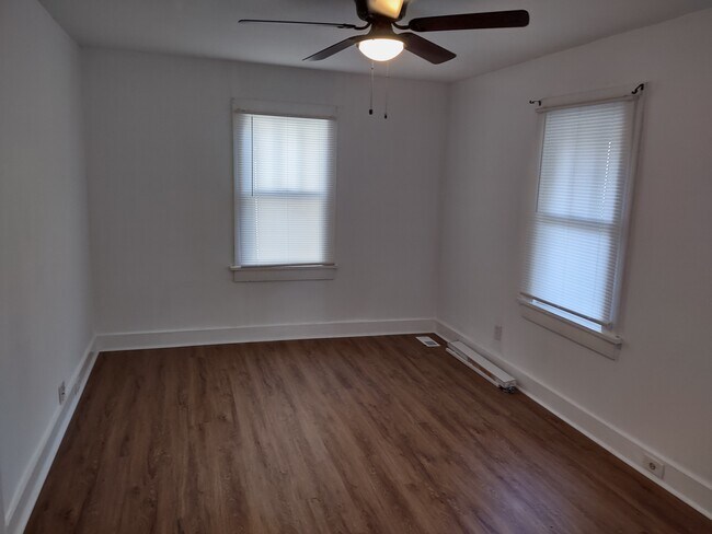 Building Photo - 202 Hillview Ave