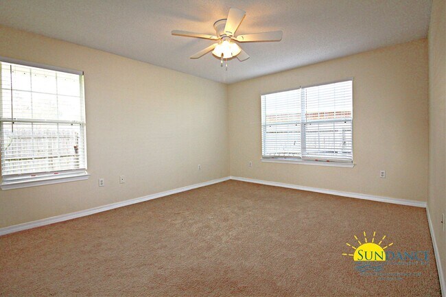 Building Photo - Great 3 Bedroom Home in Mary Esther!
