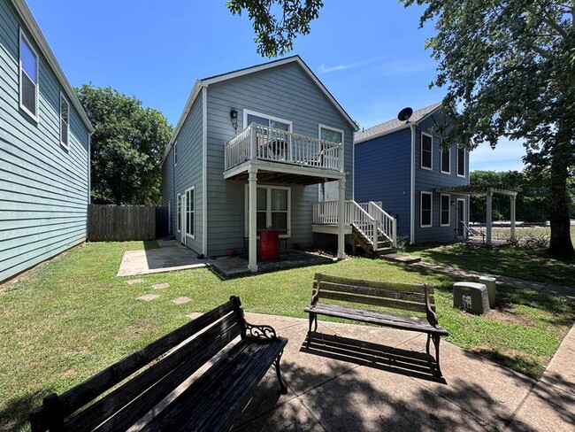 Building Photo - 113 Rush Haven