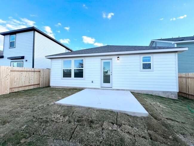 Building Photo - 3 bedroom, 2 bath home for lease