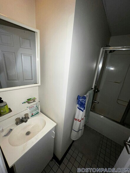 Building Photo - 81 Essex St