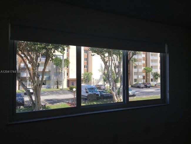 Building Photo - 6930 Miami Gardens Dr