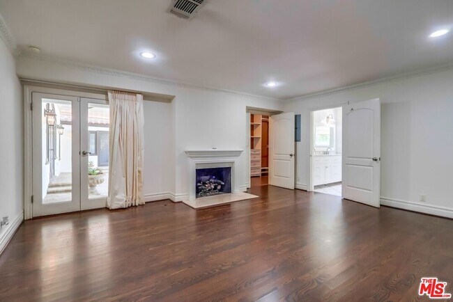 Building Photo - 114 S Layton Dr