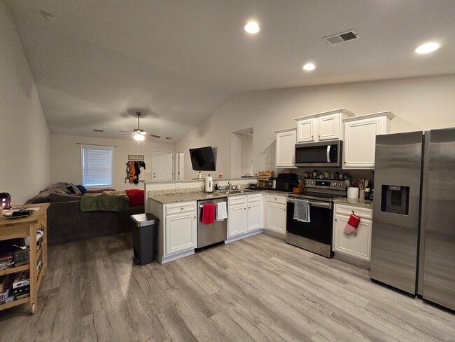 Building Photo - 437 Conifer St