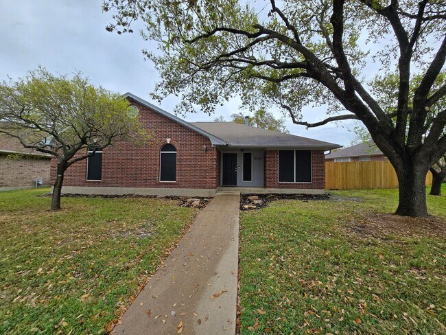 Building Photo - Bryan - 3 Bedroom - 2 Bath home with garag...