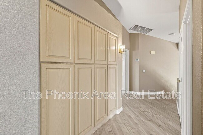 Building Photo - 15007 S 40th St