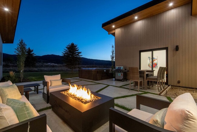 Building Photo - 779 Lucia Ln