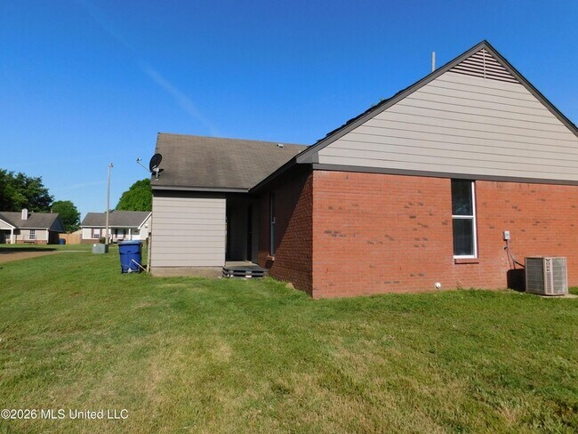 Building Photo - 5840 Waverly Dr