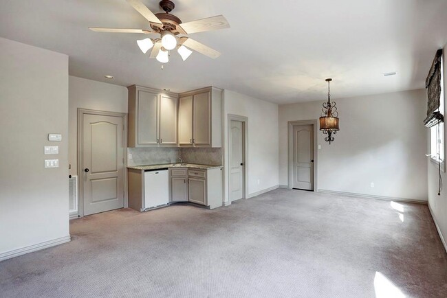 Building Photo - 5528 Holly Springs Dr