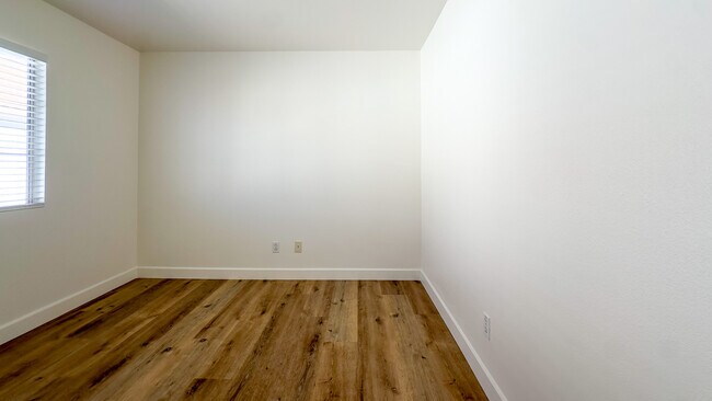 Building Photo - 15747 Roan Rd