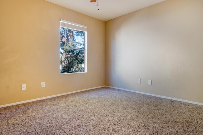 Building Photo - 5141 S Lindell Rd