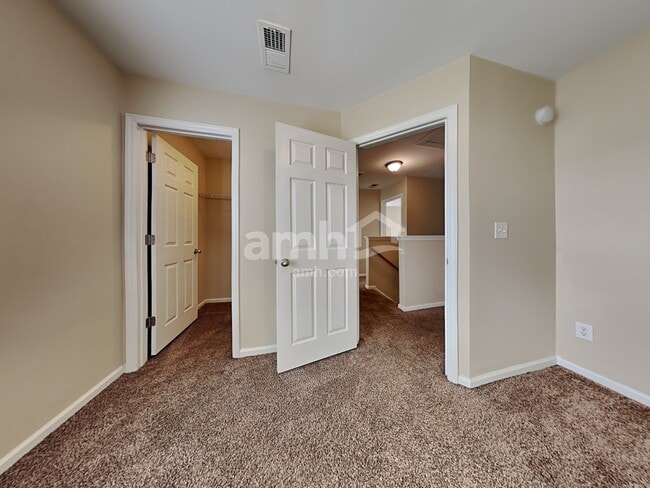 Building Photo - 409 Lakewind Dr
