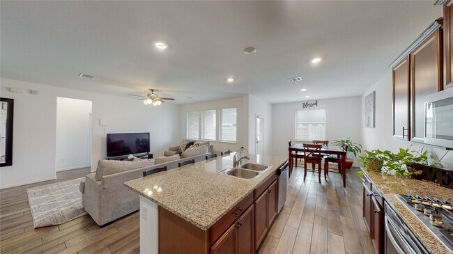 Building Photo - 31415 Whitcombe Summit Wy