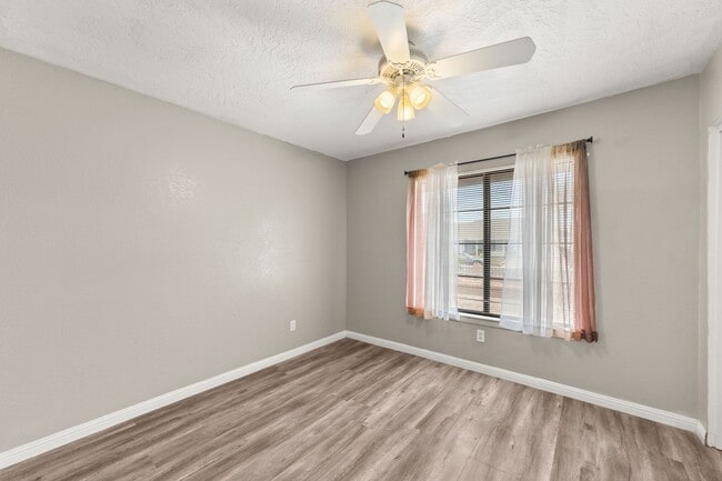 Building Photo - Beautiful large corner lot