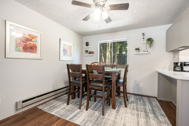 Building Photo - Westside 2BD Duplex