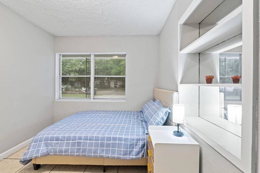 Building Photo - 4731 E Castlewood Dr