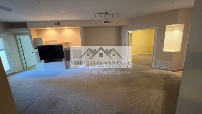 Building Photo - 1351 N Pleasant Dr