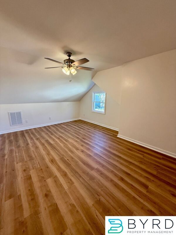 Building Photo - 5305 Lochaven Ave