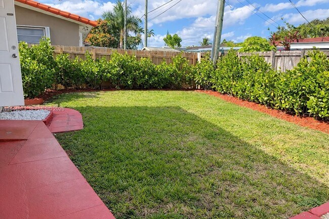 Building Photo - 11333 SW 7th Terrace