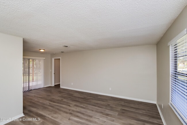 Building Photo - 834 Gera Ave NW
