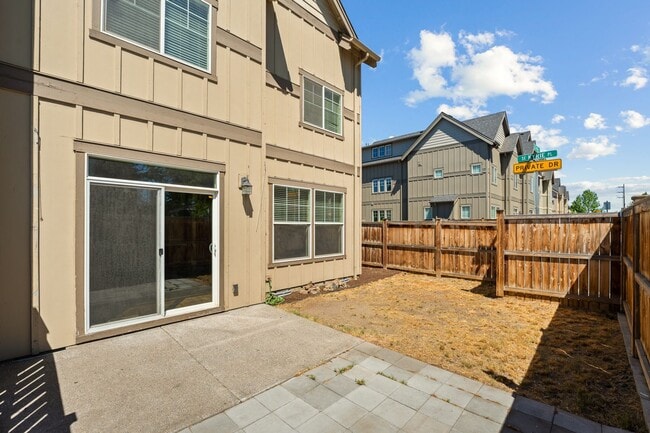Building Photo - Close proximity to Old Mill District and downtown
